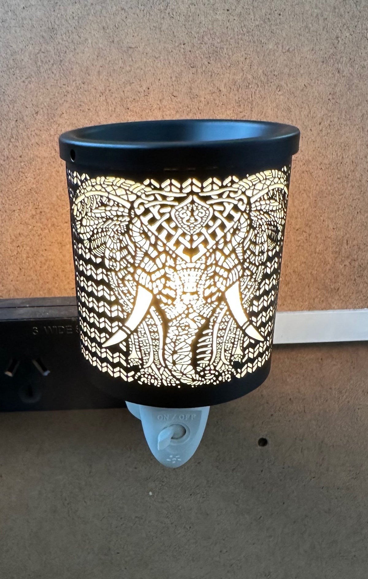 African King Black Plug In