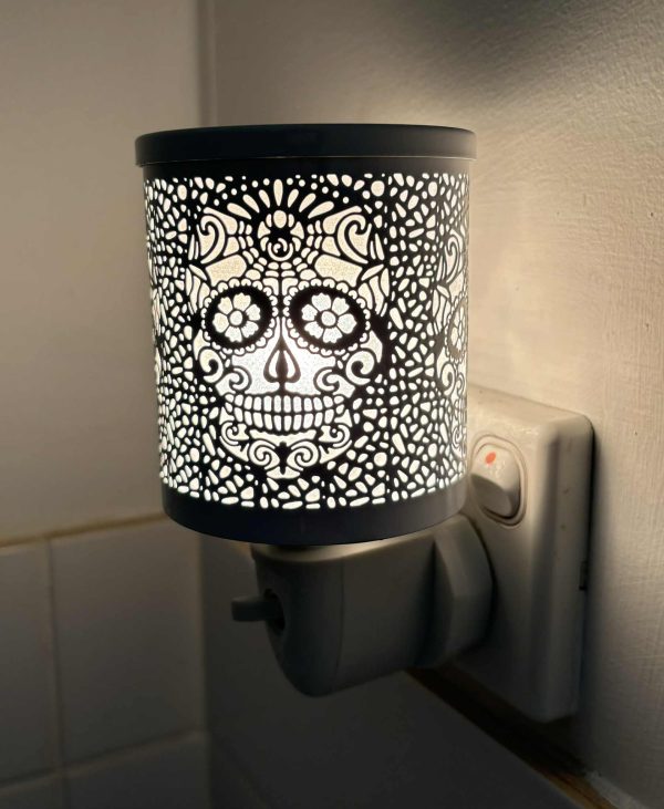 White Lady Skull Plug In